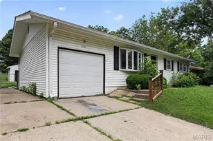 1027 Renshaw Dr, Ferguson, MO 63135 - Photo 4