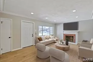 6902 Ira Ave, Saint Louis, MO 63121 - Photo 2