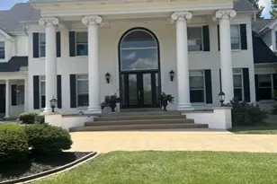 12874 Thornhill Ct, Town and Country, MO 63131 - Photo 2