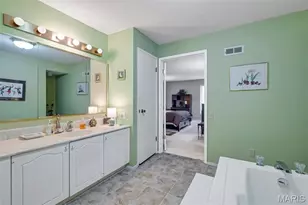 550 Coeur de Royale Dr, Creve Coeur, MO 63141 - Photo 32