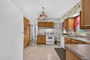 7 Wayne St, Saint Charles, MO 63301 - Photo 12
