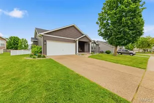 1718 Highgrove Dr, O'Fallon, MO 63366 - Photo 4