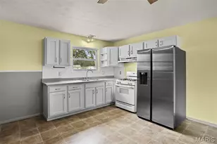 1865 Violet Dr, Florissant, MO 63031 - Photo 10