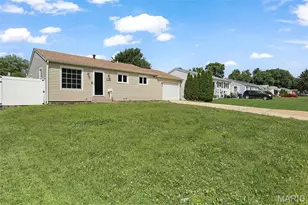 12089 Sunnycrest Pl, Maryland Heights, MO 63043 - Photo 2