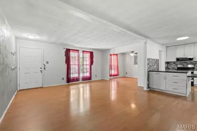 9823 Wil Bes Drive, Saint Louis, MO 63123 - Photo 6
