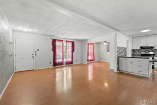 9823 Wilbes Dr, Saint Louis, MO 63123 - Photo 6