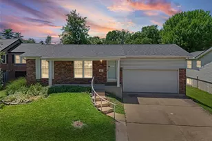 9823 Wilbes Dr, Saint Louis, MO 63123 - Photo 2