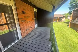 1969 Green Glen Dr, Kirkwood, MO 63122 - Photo 16