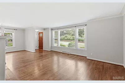 557 N Woodlawn Avenue, Kirkwood, MO 63122 - Photo 2