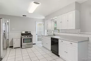 557 N Woodlawn Ave, Kirkwood, MO 63122 - Photo 8