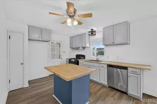 7017 Foxcroft Dr, Saint Louis, MO 63123 - Photo 10