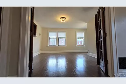 2633 Russell Boulevard, Saint Louis, MO 63104 - Photo 6