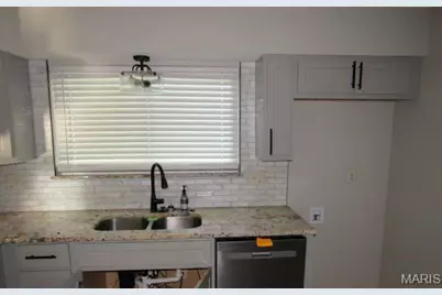 12360 Space Drive, Florissant, MO 63033 - Photo 10