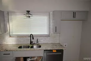 12360 Space Dr, Florissant, MO 63033 - Photo 10