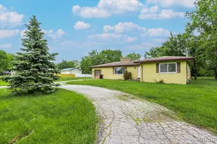 4540 Butler Hill Rd, Saint Louis, MO 63128 - Photo 2