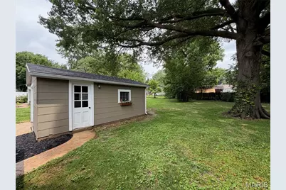 1035 Saint Marie Street, Florissant, MO 63031 - Photo 18