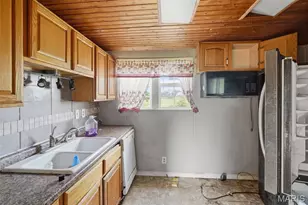 1533 Hilltop Ln, Saint Louis, MO 63138 - Photo 6