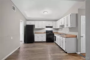 8313 Pepperidge Dr, Berkeley, MO 63134 - Photo 6