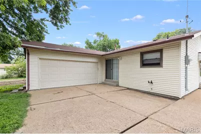 2193 Farnham Lane, Florissant, MO 63033 - Photo 8