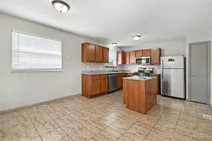 2904 Advance Dr, Florissant, MO 63031 - Photo 4