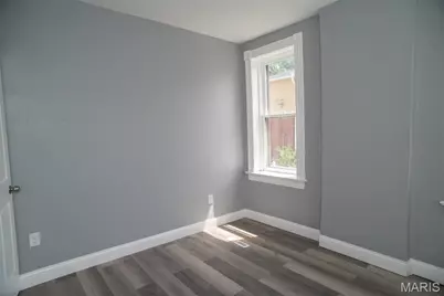 4059 Phillips Avenue, Saint Louis, MO 63116 - Photo 6