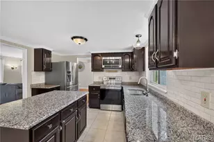 1557 Greenfield Crossing Ct, Ballwin, MO 63021 - Photo 10