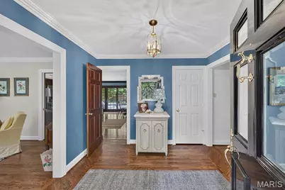18 S McKnight Road, Saint Louis, MO 63124 - Photo 8