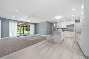 724 Caspian Ln, Saint Louis, MO 63125 - Photo 6