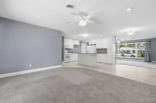 724 Caspian Ln, Saint Louis, MO 63125 - Photo 10