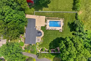 1609 Featherstone Dr, Town and Country, MO 63131 - Photo 2