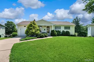 1064 Barry Ct, Kirkwood, MO 63122 - Photo 1