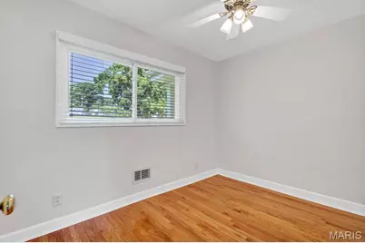 1064 Barry Court, Kirkwood, MO 63122 - Photo 10