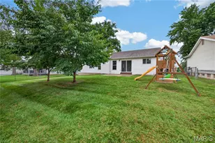 3036 Country Knoll Dr, Saint Charles, MO 63303 - Photo 8