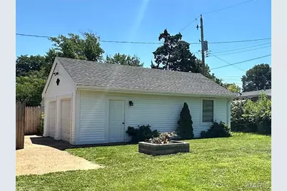 160 Saint Patrick Lane, Florissant, MO 63031 - Photo 2