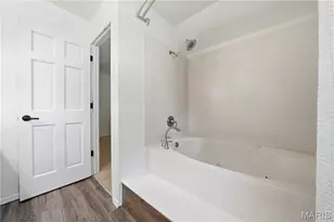 303 Fox Briar Ln, Ballwin, MO 63021 - Photo 20