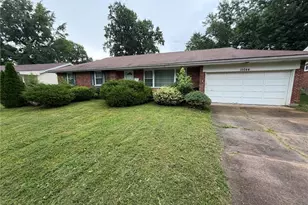 10044 Grosvenor Dr, Riverview, MO 63137 - Photo 1