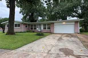 1340 Wadsworth Dr, Florissant, MO 63031 - Photo 2