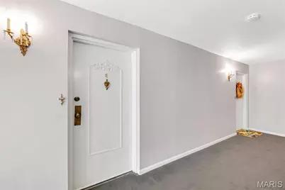 4392 Chateau De Ville Drive #E, Unincorporated, MO 63129 - Photo 6