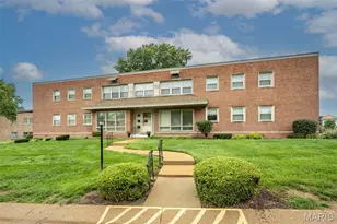 1 Delcrest Ct, University City, MO 63124 - Photo 2