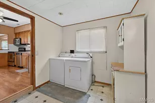 110 Edgeworth Ave, Maryland Heights, MO 63043 - Photo 10
