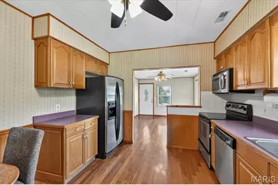 110 Edgeworth Avenue, Maryland Heights, MO 63043 - Photo 8