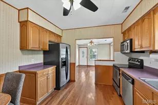 110 Edgeworth Ave, Maryland Heights, MO 63043 - Photo 8