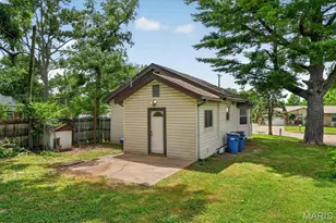 110 Edgeworth Ave, Maryland Heights, MO 63043 - Photo 18