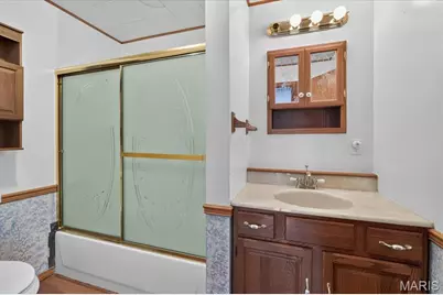 110 Edgeworth Avenue, Maryland Heights, MO 63043 - Photo 14