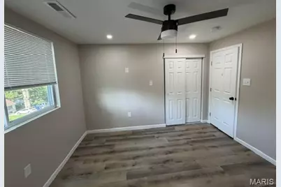 10643 Thorpe Avenue, Saint Louis, MO 63114 - Photo 18