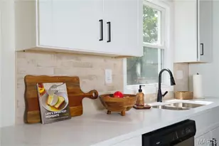 6938 Jamestown Way Dr, Florissant, MO 63033 - Photo 10