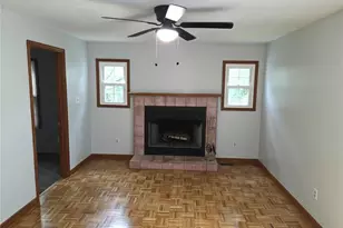 10054 Hedge Dr, Bellefontaine Neighbors, MO 63137 - Photo 6