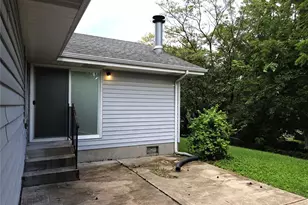 10054 Hedge Dr, Bellefontaine Neighbors, MO 63137 - Photo 20