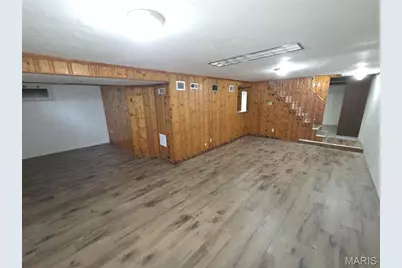 10054 Hedge Drive, Bellefontaine Neighbors, MO 63137 - Photo 16