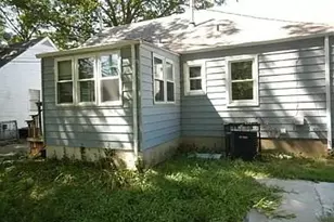 17 Godfrey Ln, Ferguson, MO 63135 - Photo 2